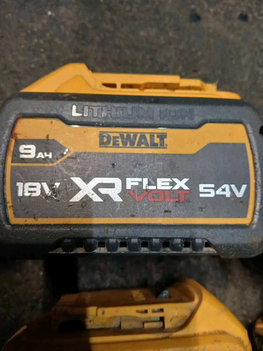 5 DeWalt batteries no charger no drill shed clear - Image 3
