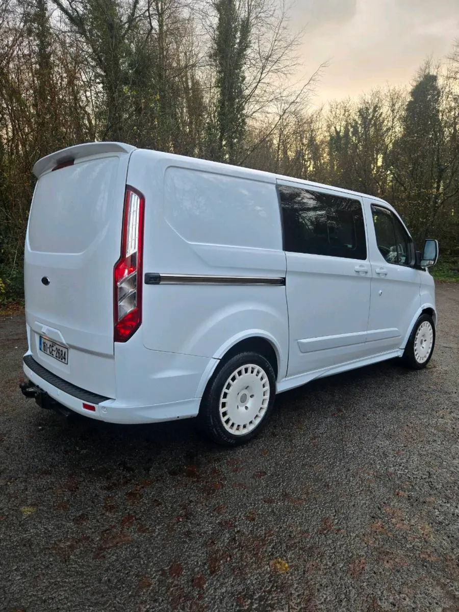 Ford Transit Custom Limited SWB Crewcab 5 Seater - Image 3