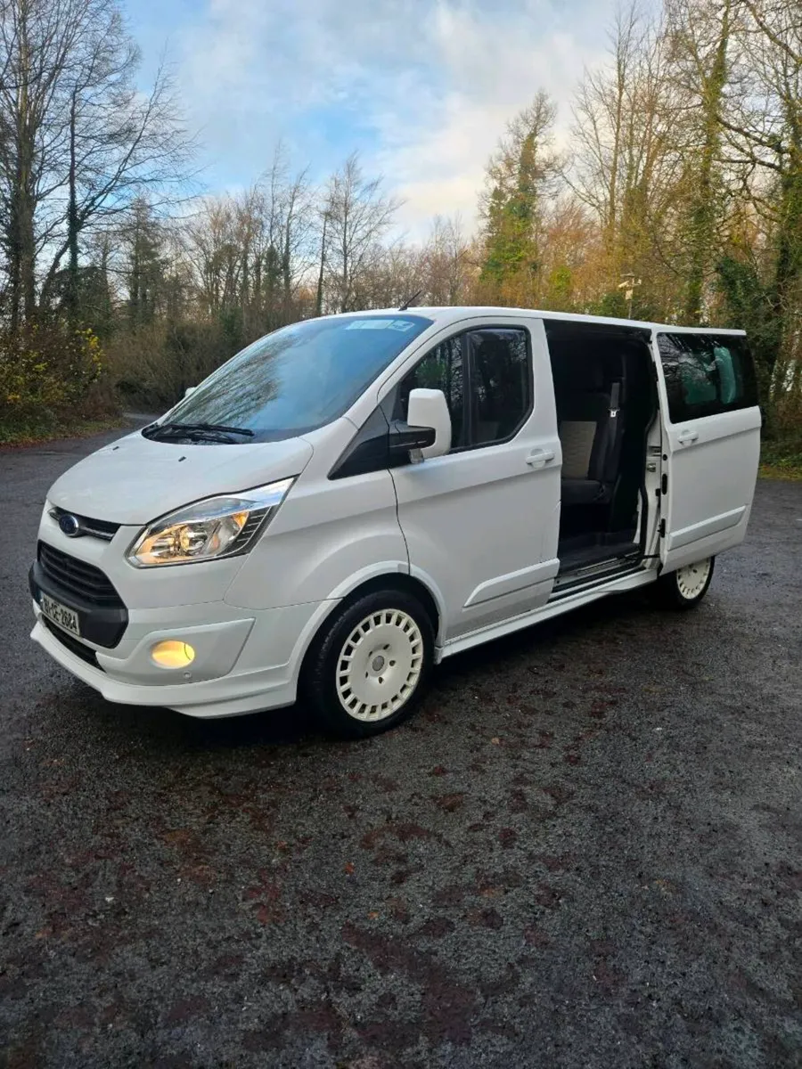 Ford Transit Custom Limited SWB Crewcab 5 Seater - Image 4