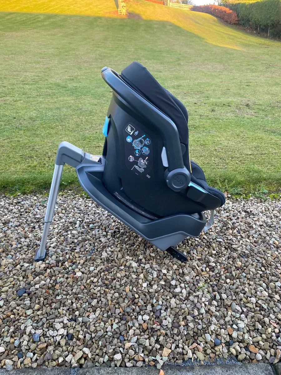 Uppababy messa i size car seat and ISO fix base - Image 4