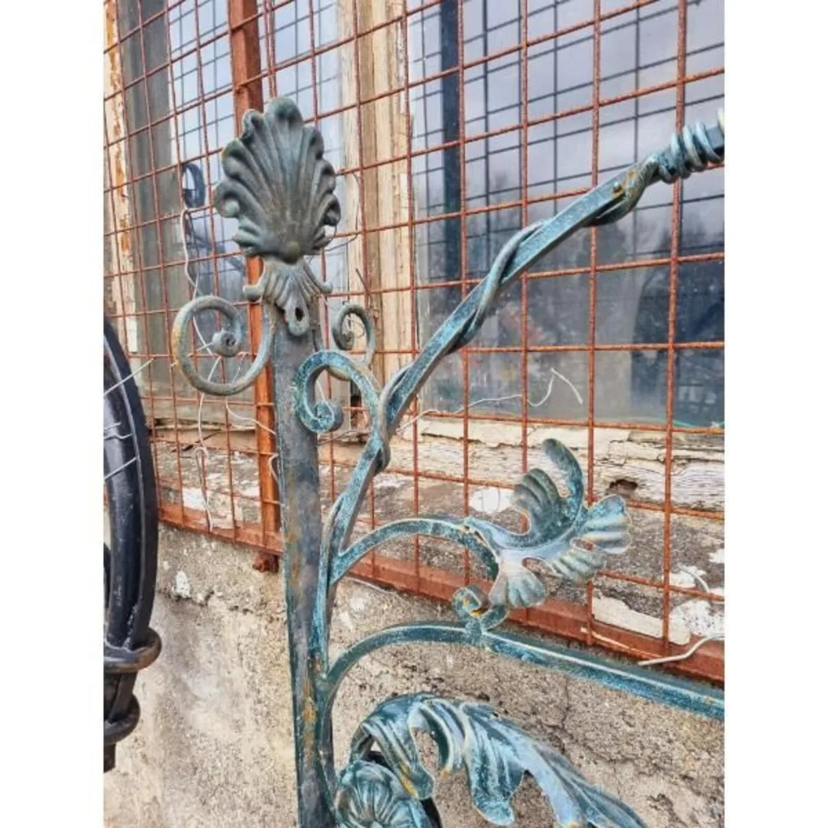 Ornate Metal Wall Bracket KAS744 - Image 2