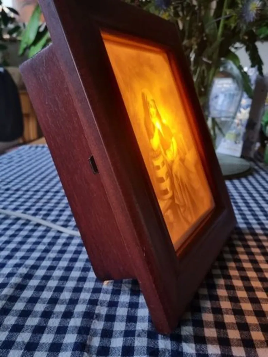 Belleek backlit picture - Image 3