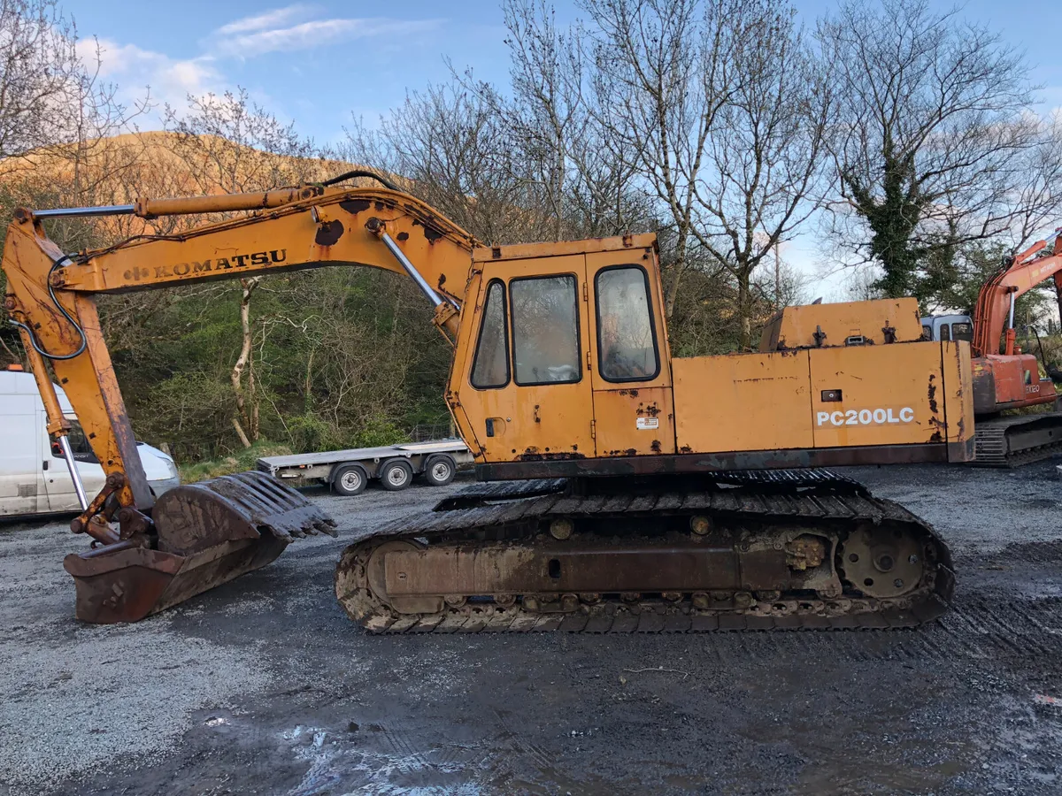 Breaking For Spares Komatsu PC200-2 - Image 1