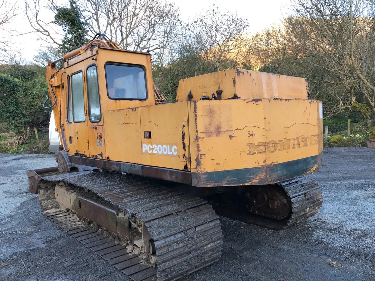 Breaking For Spares Komatsu PC200-2 - Image 3