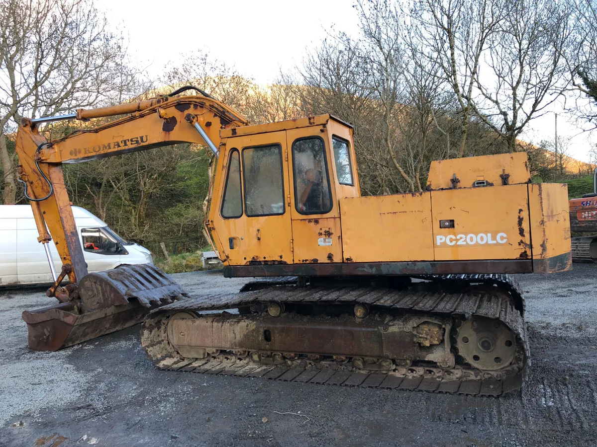Breaking For Spares Komatsu PC200-2 - Image 2