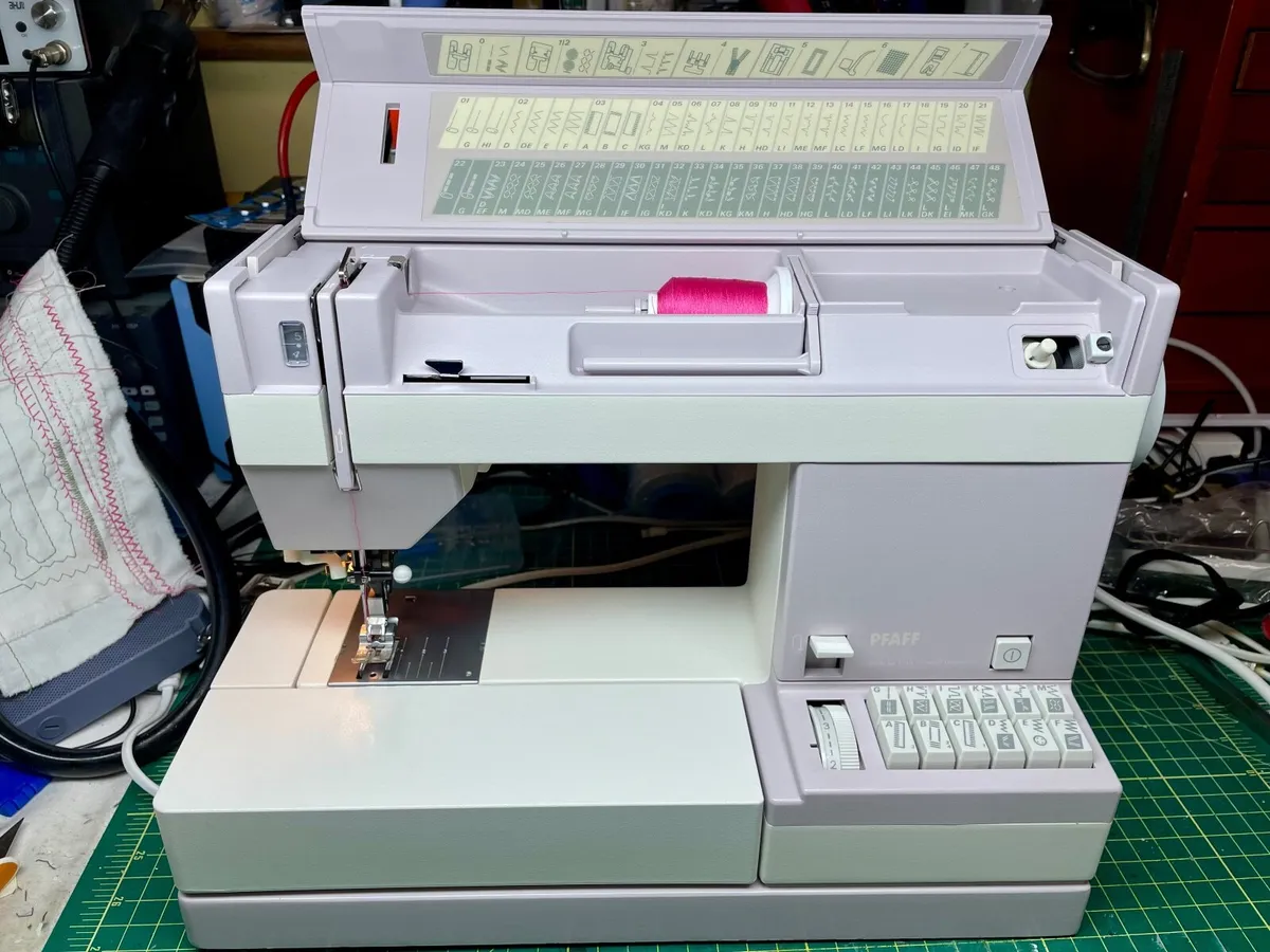 Premium PFAFF 1051 Heavy Duty Sewing Machine - IDT - Image 2