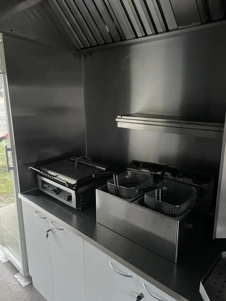 Food Trailer - Image 3