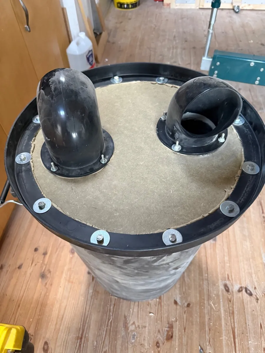 Dust collection bin for wood dust extractor - Image 1