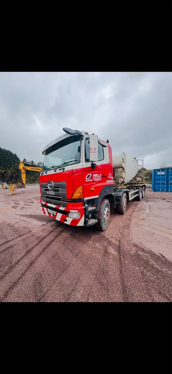 Hino Demountable Mixer/ Tipper Truck - Image 1