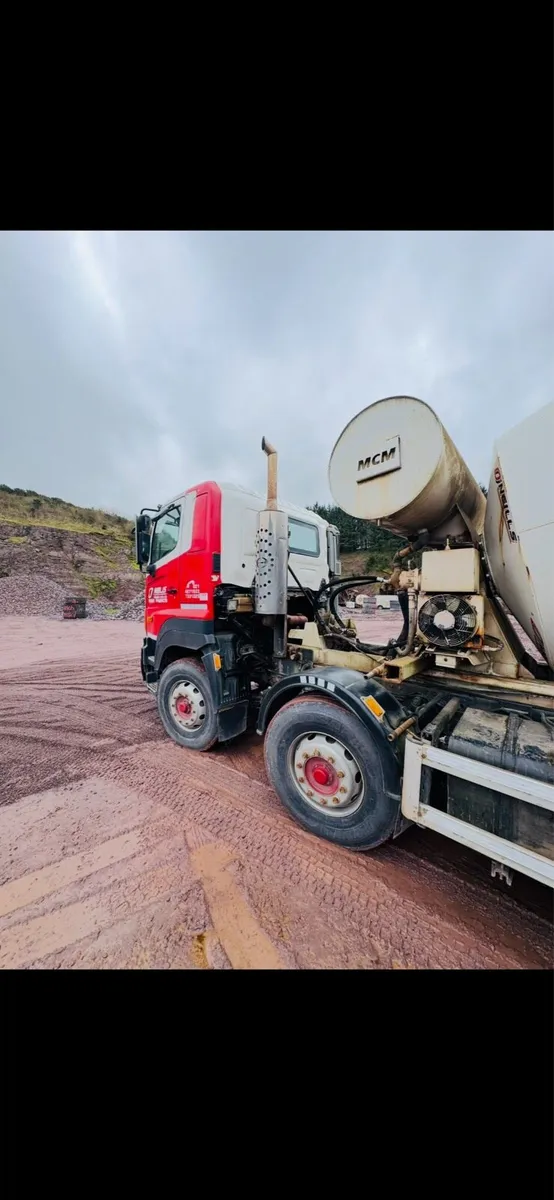 Hino Demountable Mixer/ Tipper Truck - Image 2