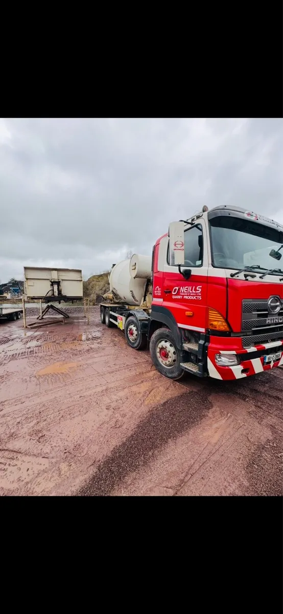 Hino Demountable Mixer/ Tipper Truck - Image 3