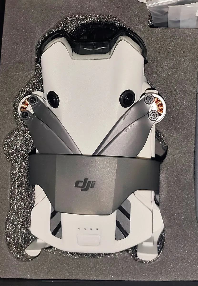 Dji mini 4 pro MINT CONDITION Fly more combo - Image 3