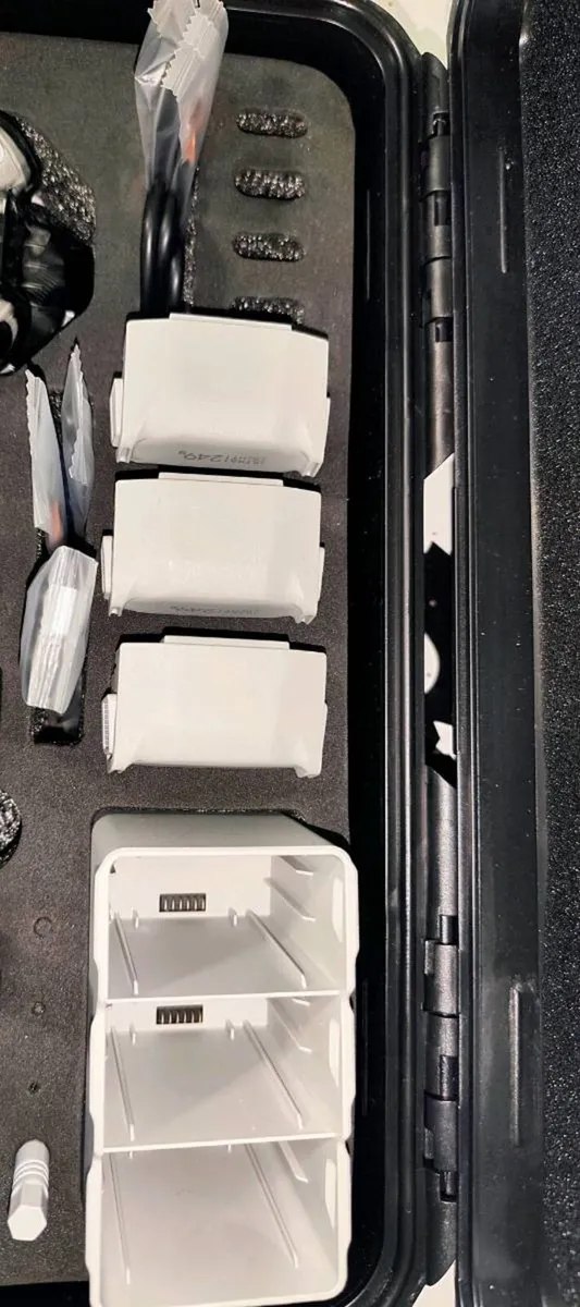 Dji mini 4 pro MINT CONDITION Fly more combo - Image 4