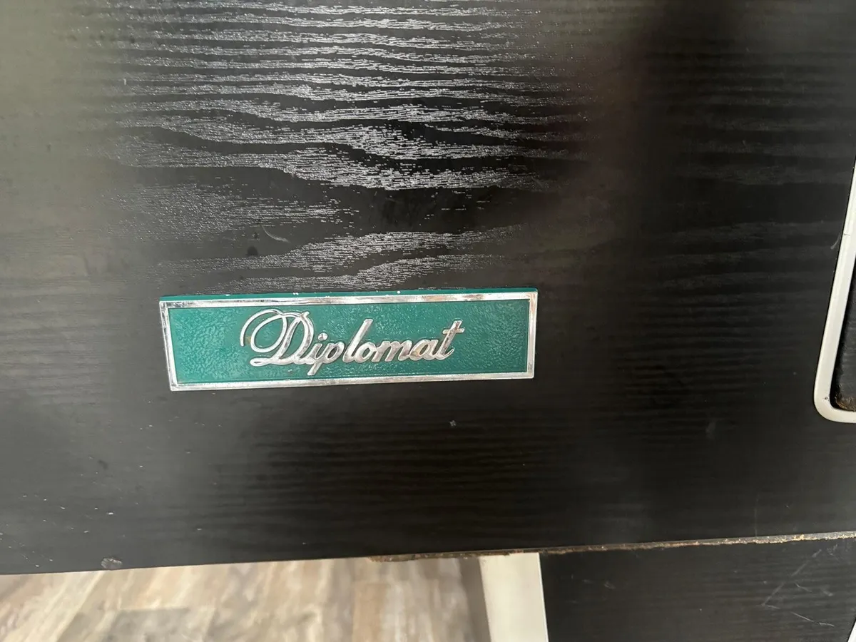 Full Size Diplomat Professional Pool Table Bundle - Image 4