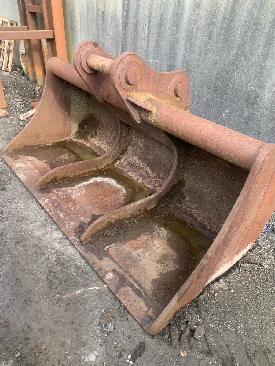 8ft Grading Bucket 90mm Pin - Image 1