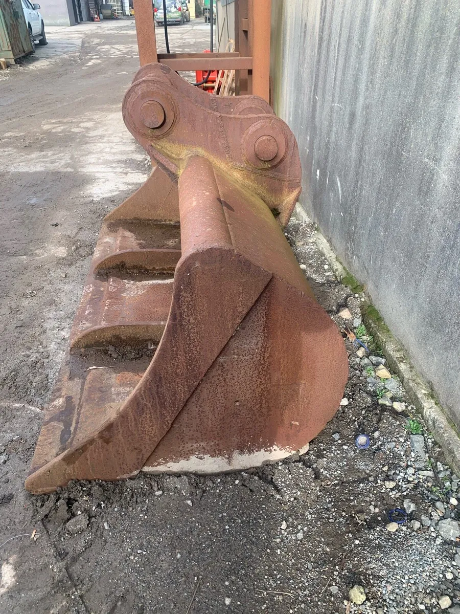 8ft Grading Bucket 90mm Pin - Image 3