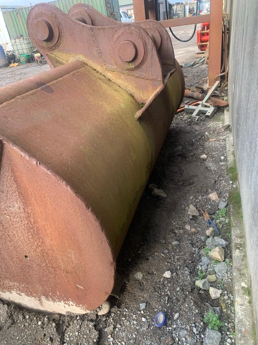 8ft Grading Bucket 90mm Pin - Image 4