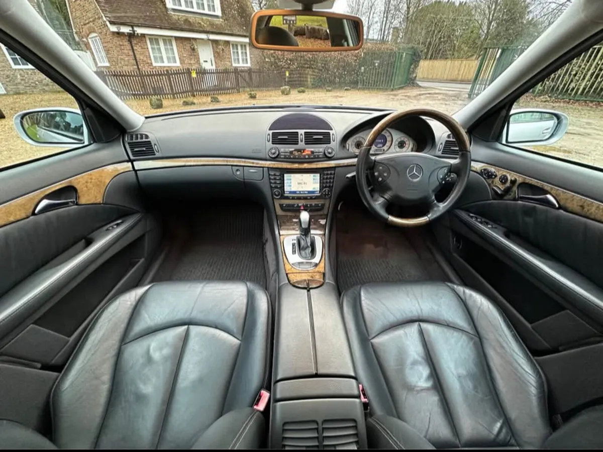 Mercedes E500 - Image 4