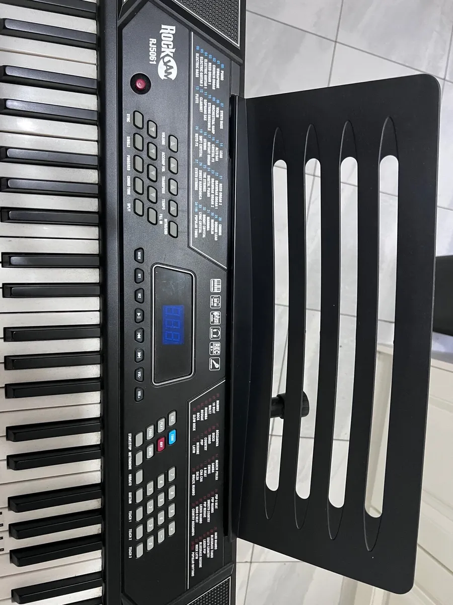 Piano + chair set - Image 3