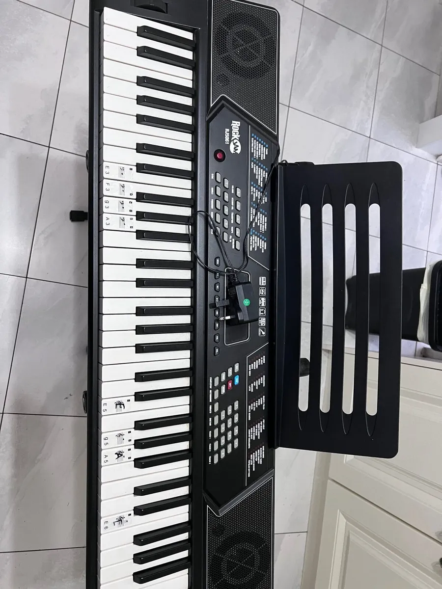 Piano + chair set - Image 4