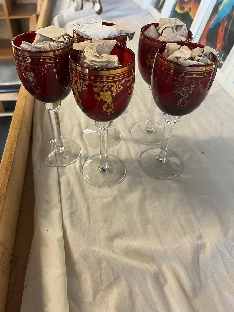 Vibrant ruby red colour glasses - Image 1