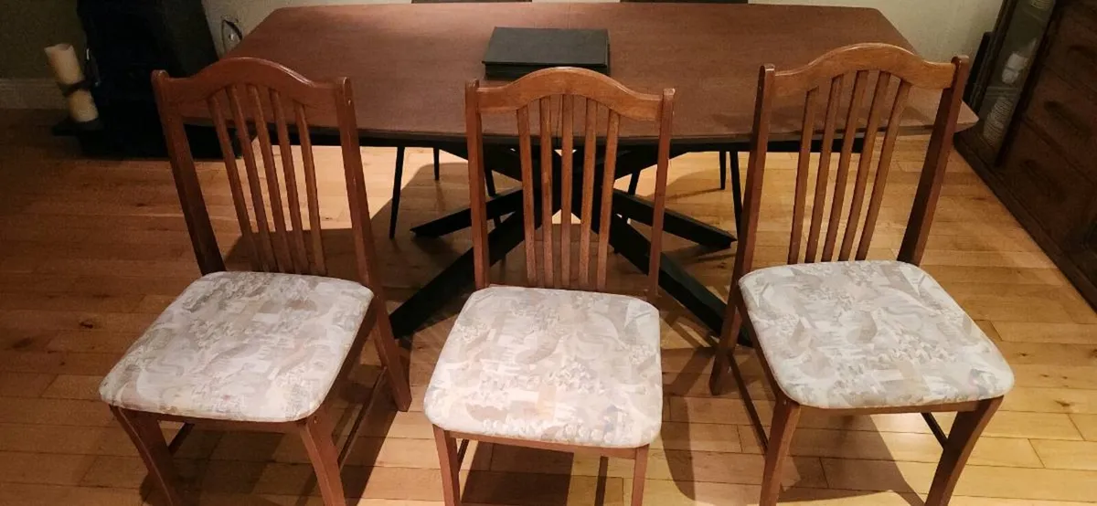 6 well made srurdy dining room chairs - Image 3