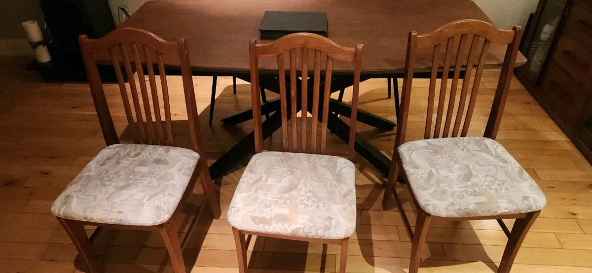 6 well made srurdy dining room chairs - Image 1