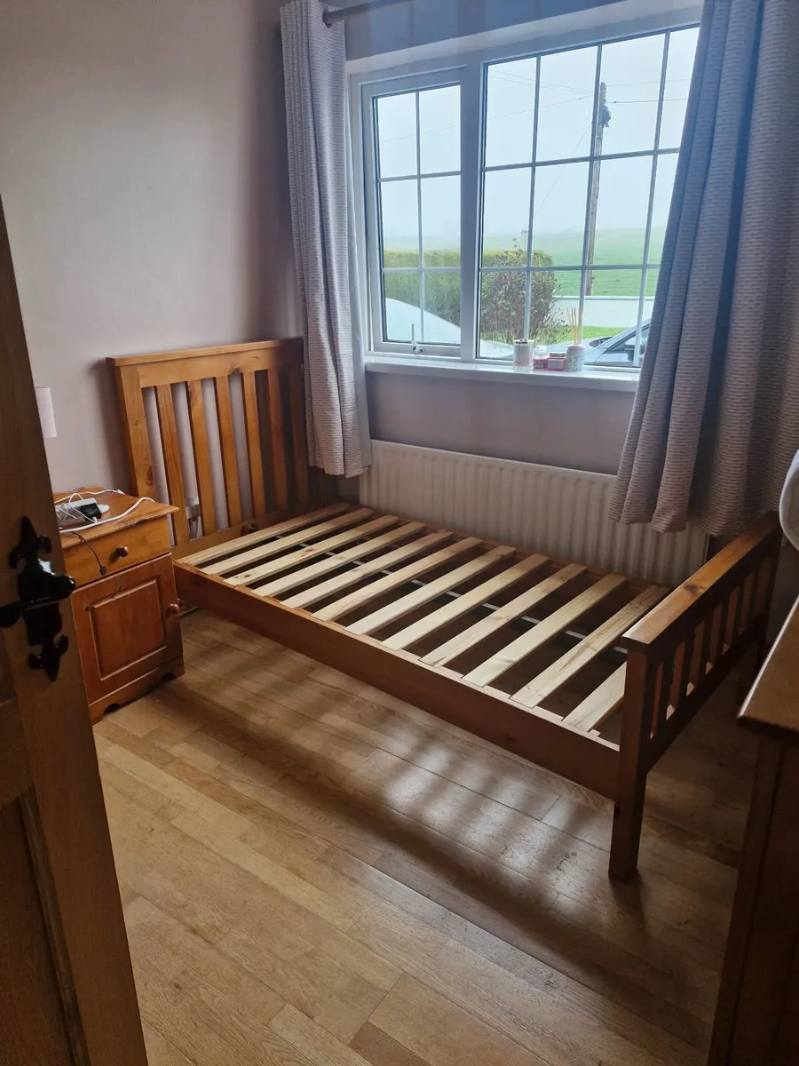 Bed and dressing table - Image 1