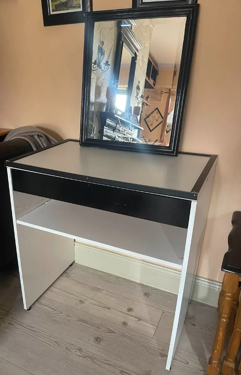 desk,chair ,mirror  60e for all - Image 3