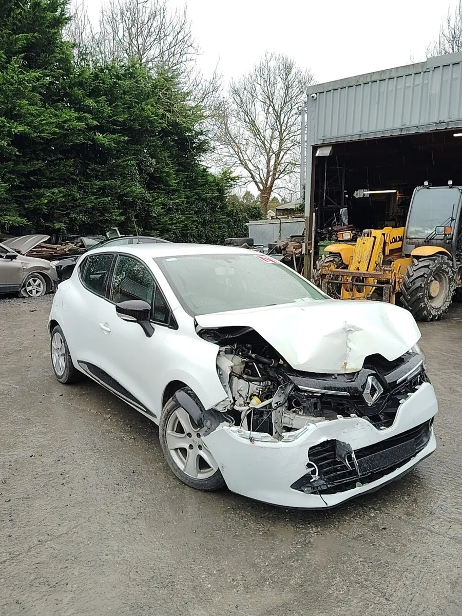 Breaking Renault Clio 2014 petrol - Image 2
