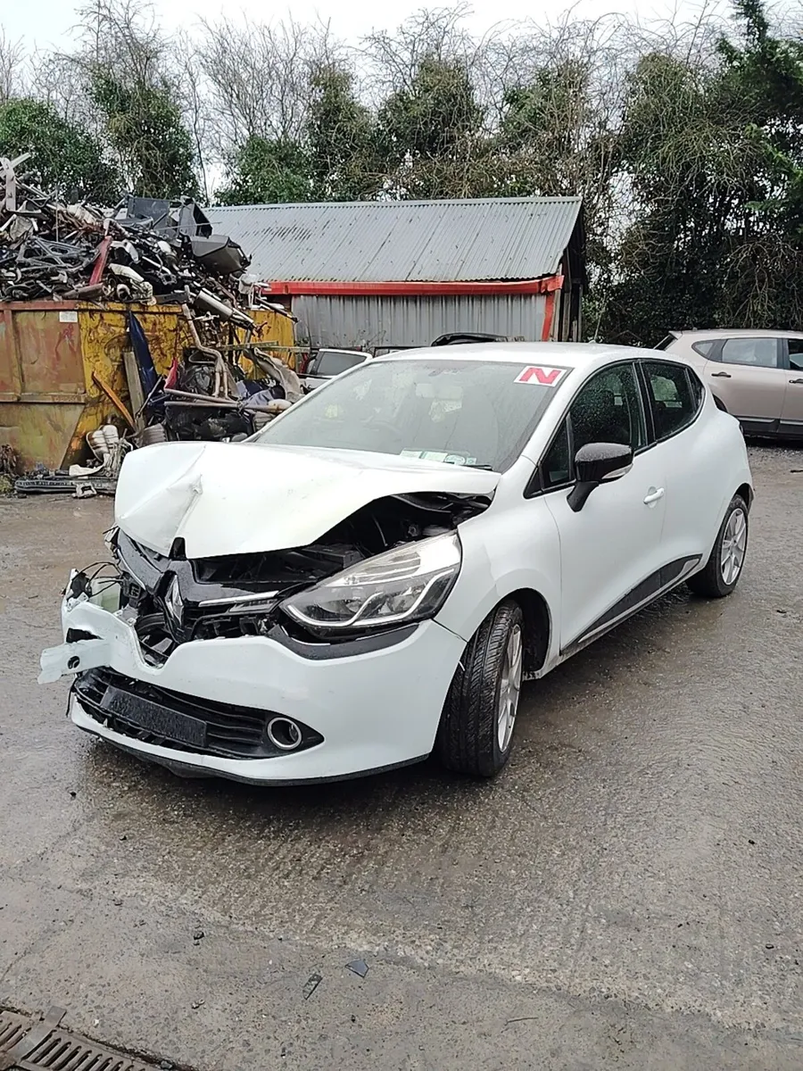 Breaking Renault Clio 2014 petrol - Image 1