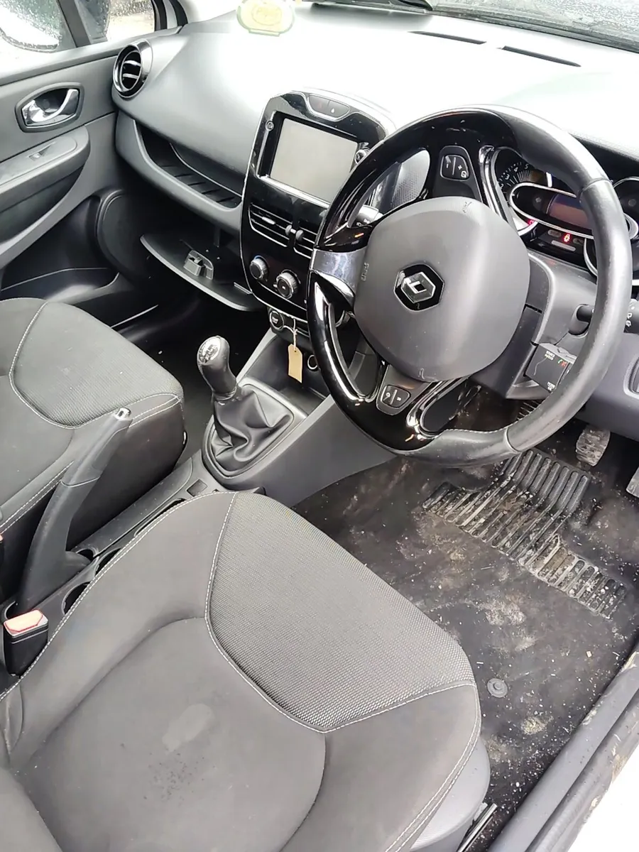 Breaking Renault Clio 2014 petrol - Image 4