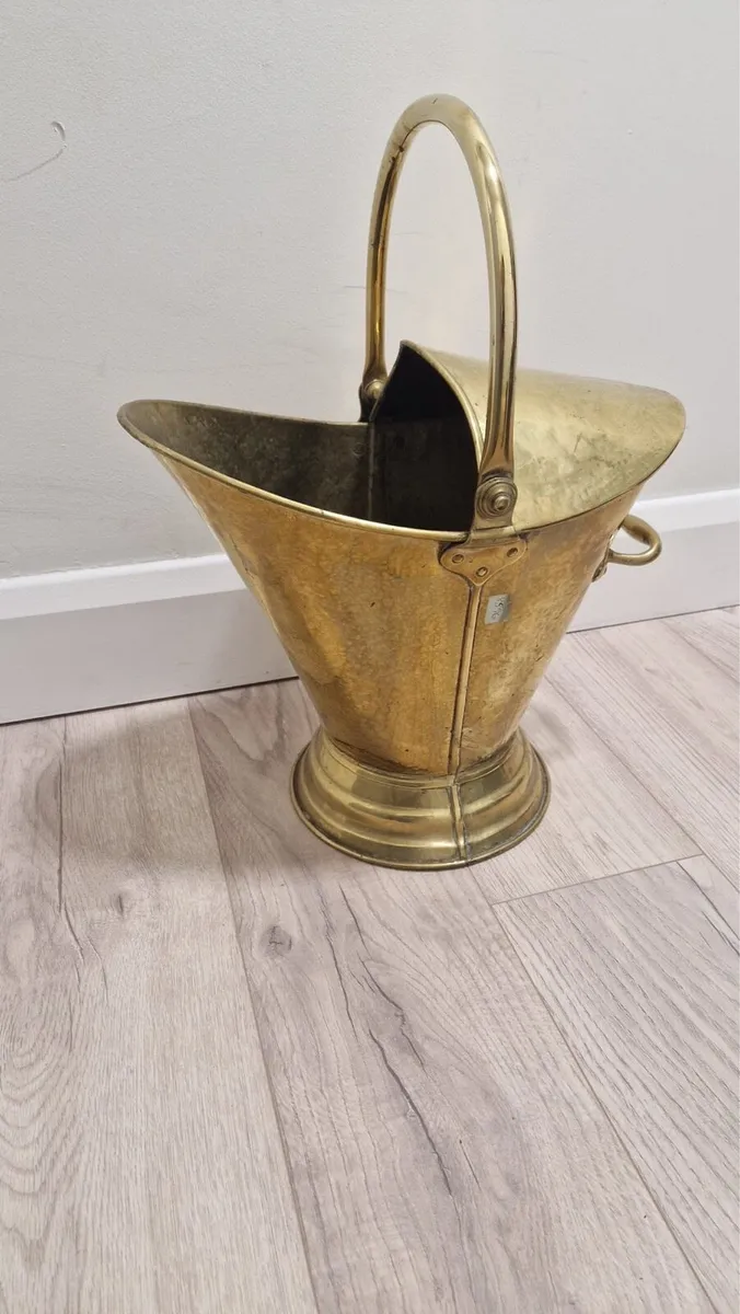 Vintage Brass coal Bucket /Scuttle - Image 1