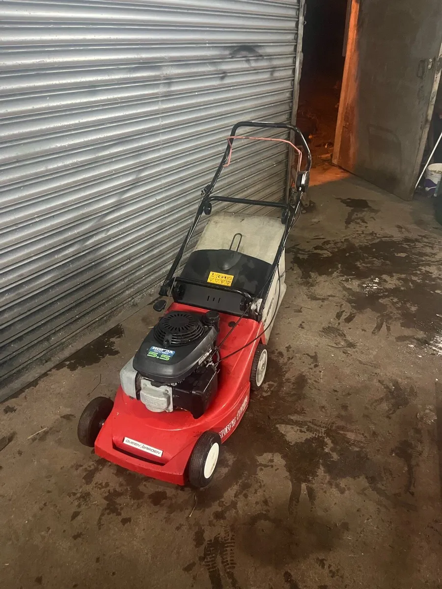 Lawn mower - Image 1