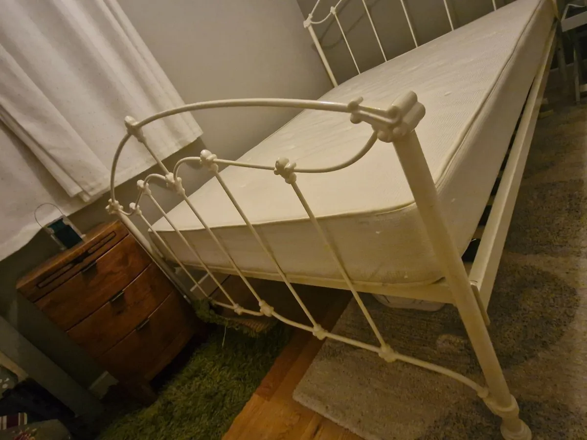 4 Foot bed - Image 1