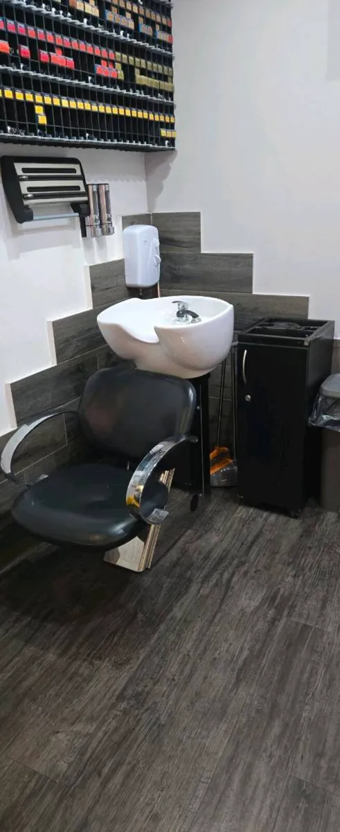 Hairdressing salon equipment - Image 2