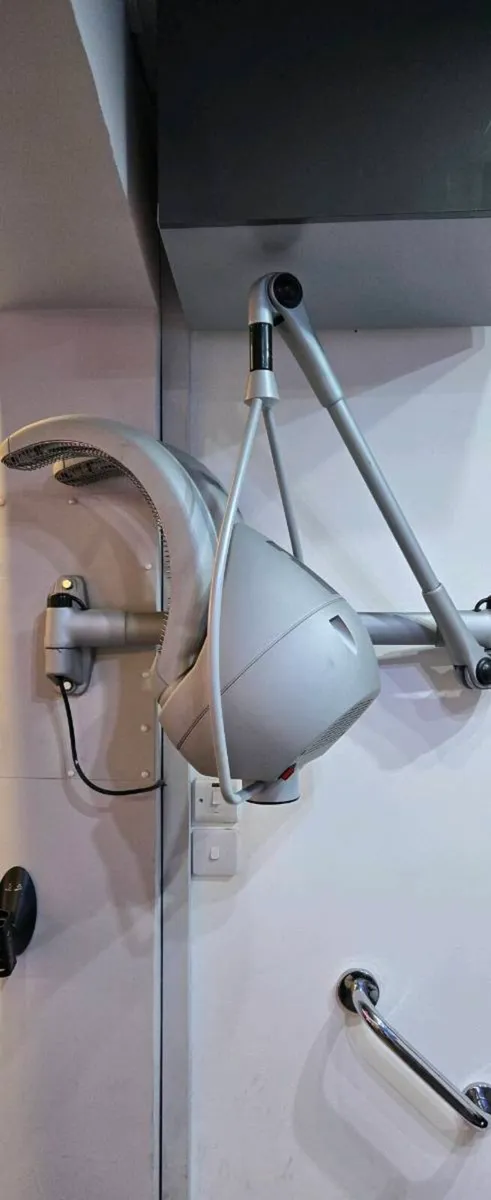 Hairdressing salon equipment - Image 3