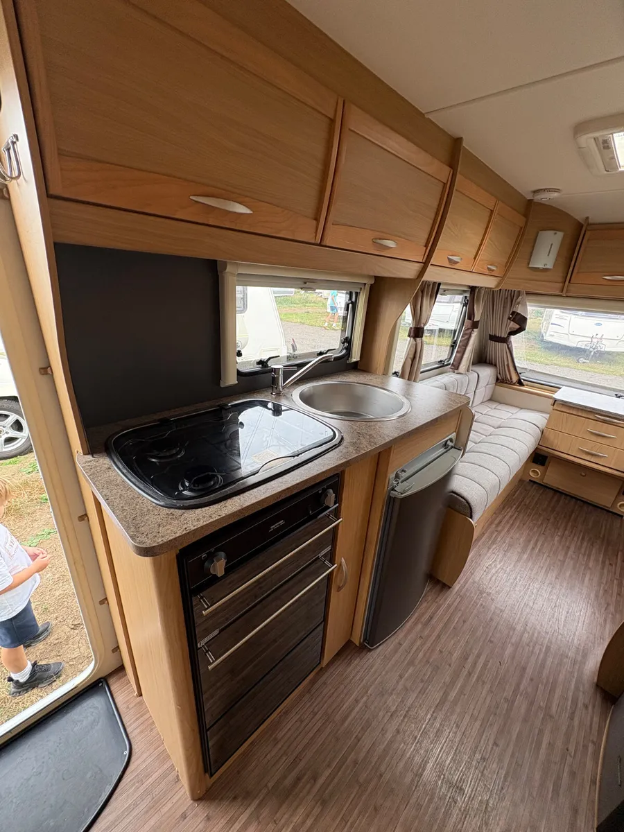 💫Compass adventure 5 berth Caravan💫 - Image 3