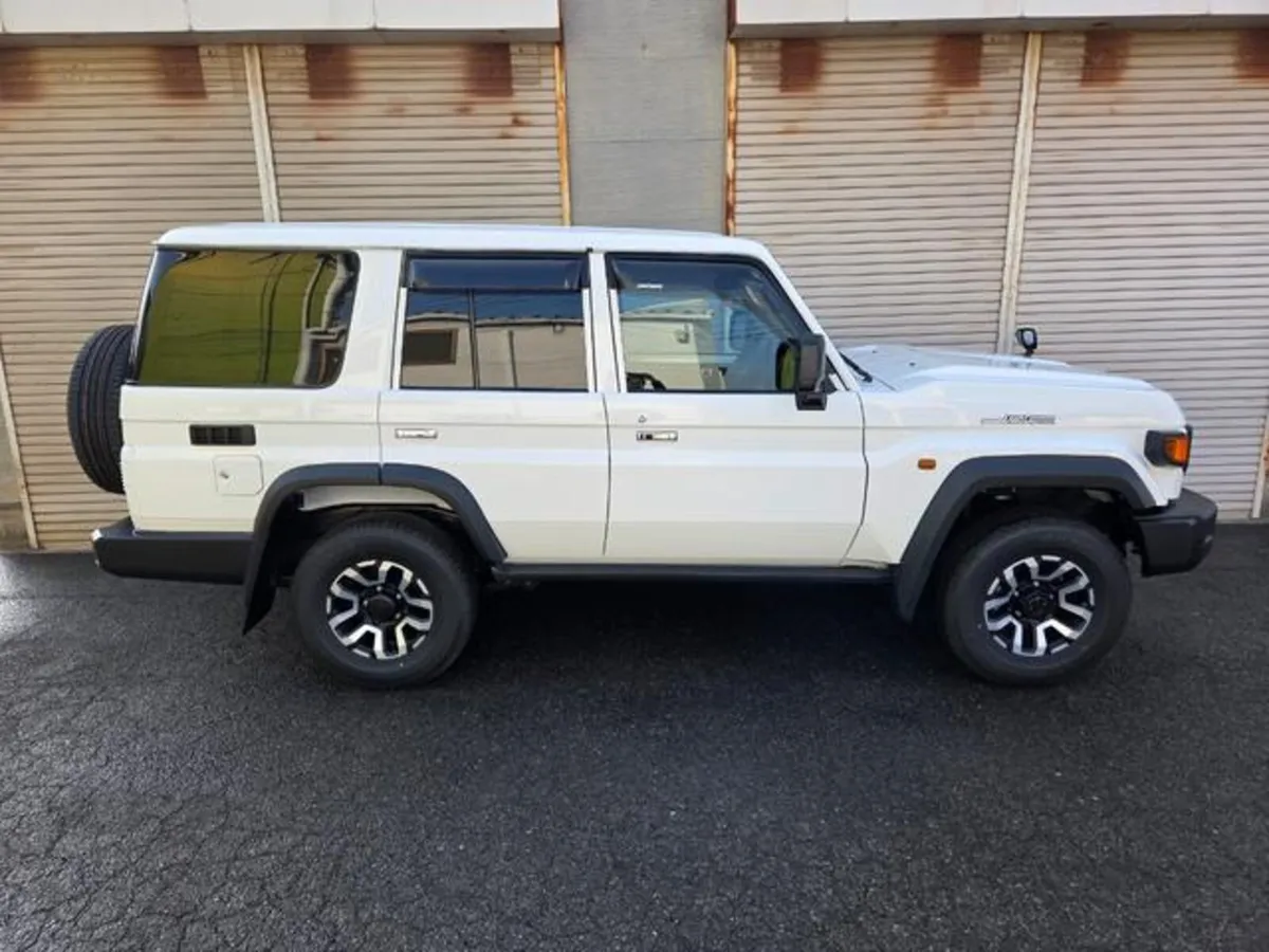Toyota Landcruiser 70 Series 2.8 Diesel 2 seats - Image 3
