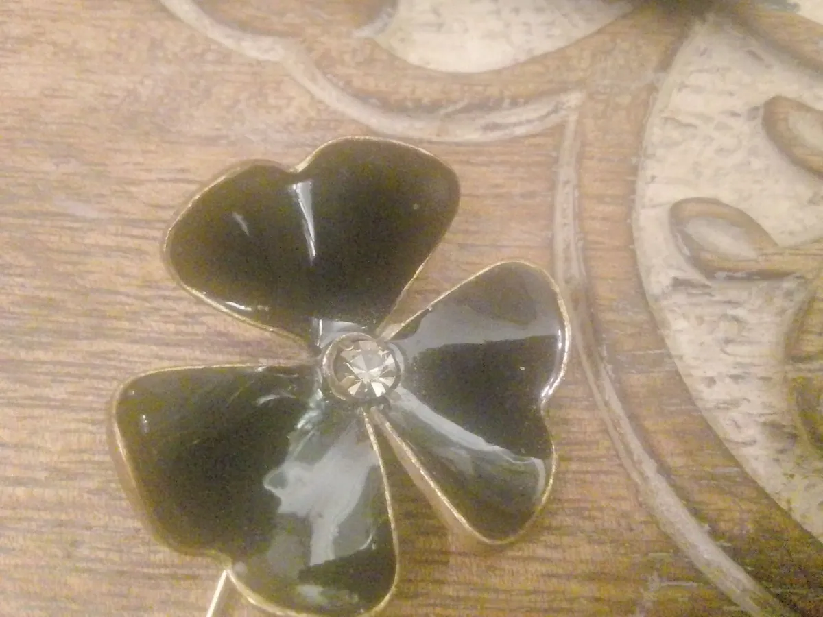 Vintage pilgrim black enamel clover Brooch - Image 3
