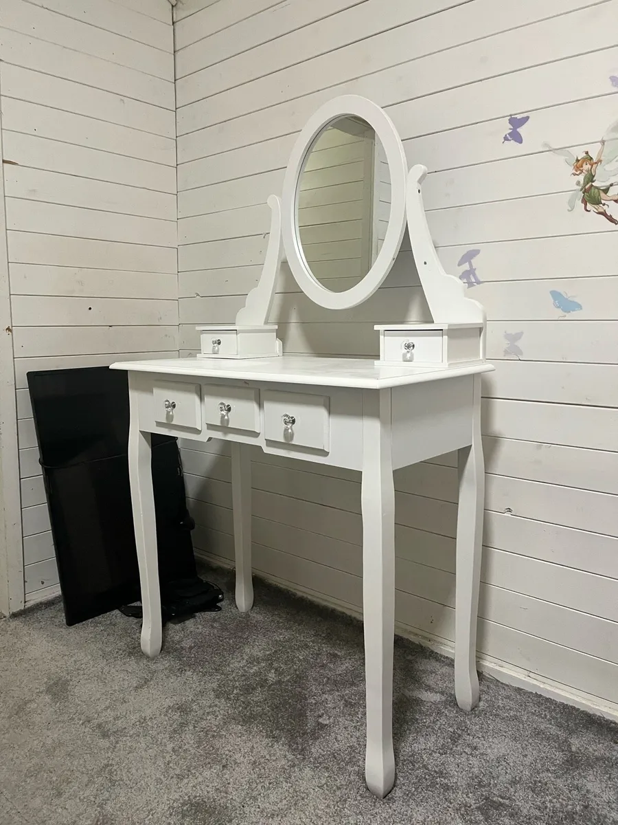 Kids dressing table - Image 1