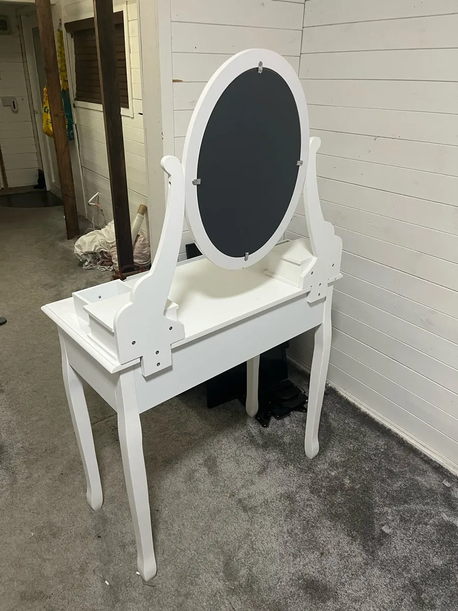 Kids dressing table - Image 3