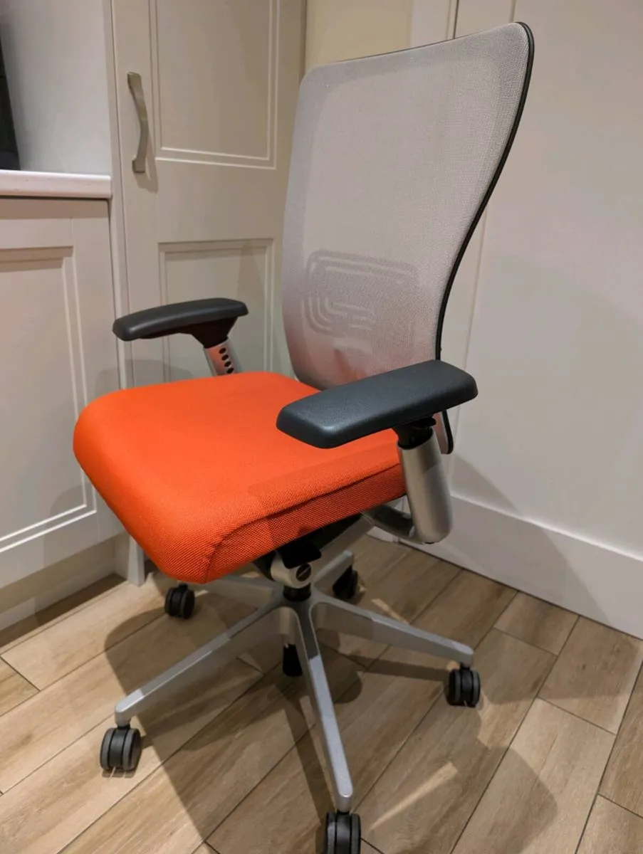 Ergonomic office chair - Image 4