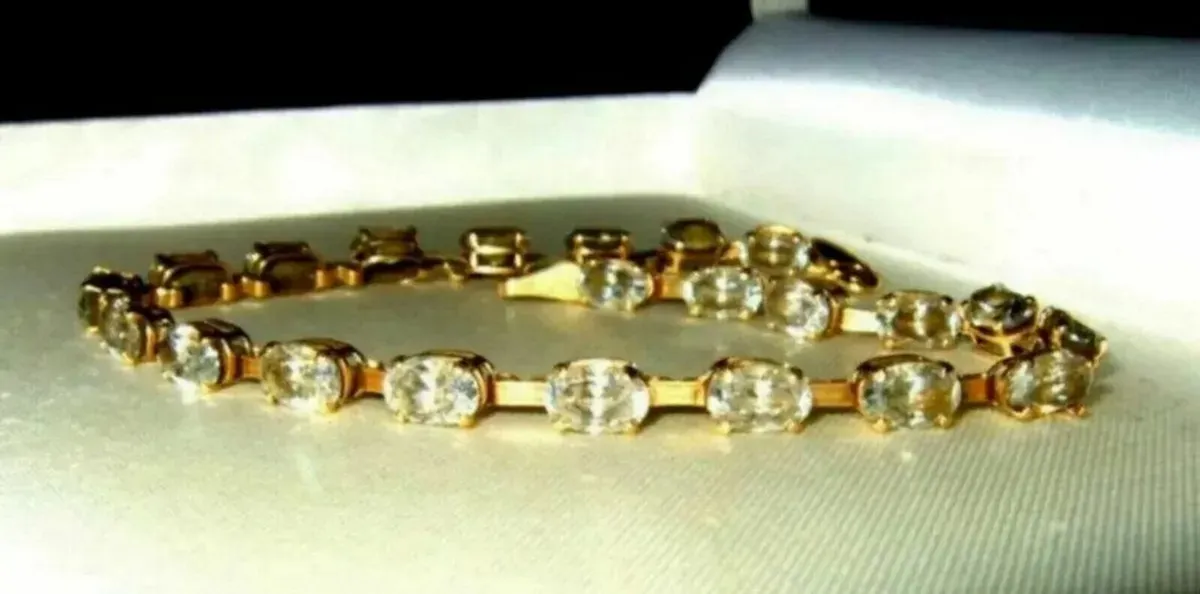 Vintage Hallmarked 14ct Gold Tennis Bracelet - Image 4