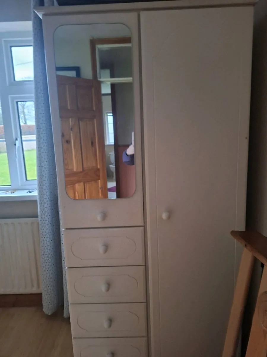 Wardrobe and locker - Image 1