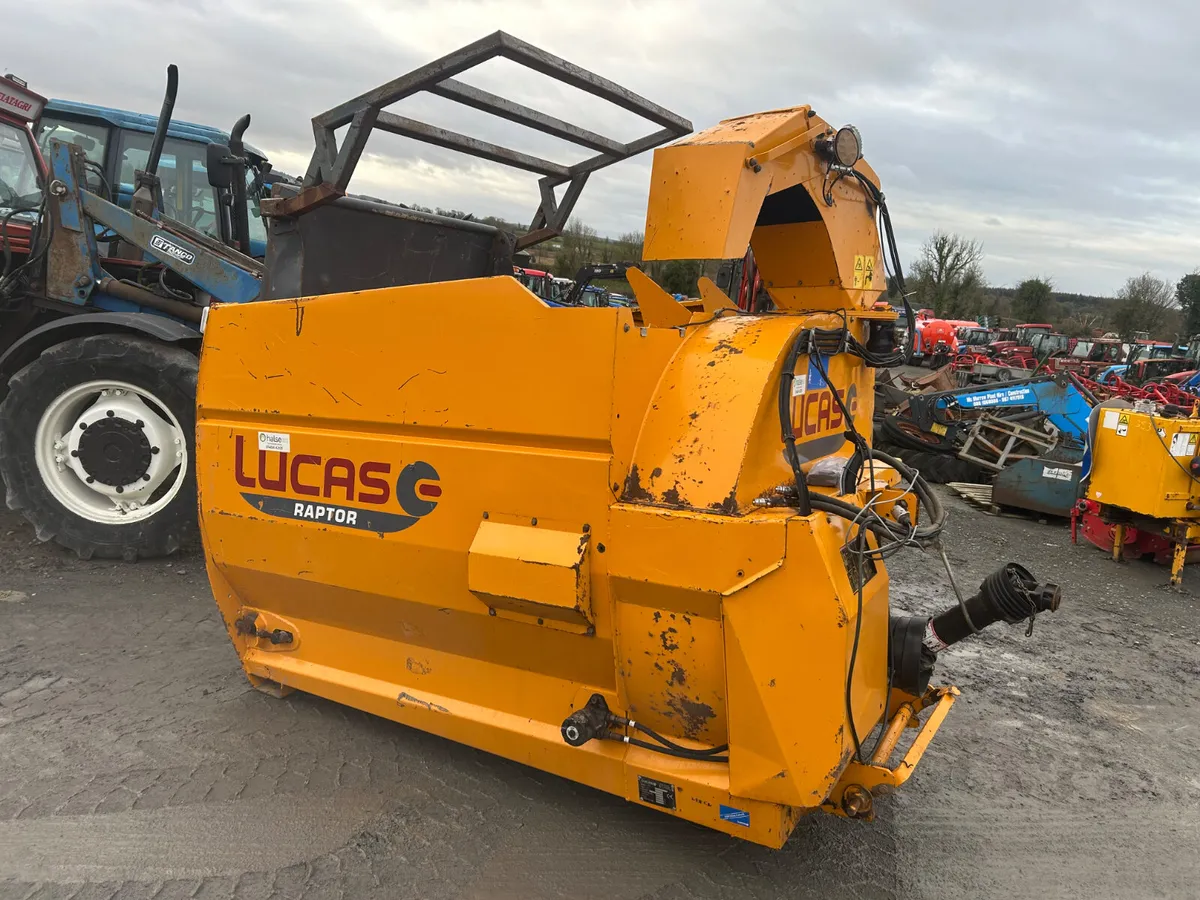 2021 Lucas Raptor Straw Bedder - Image 1