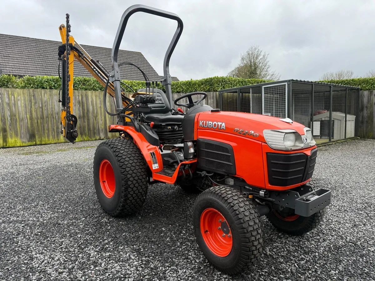 Kubota compact tractor & finger bar - Image 2