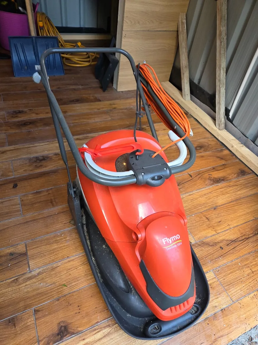 Flymo Easiglide 300V - Image 1