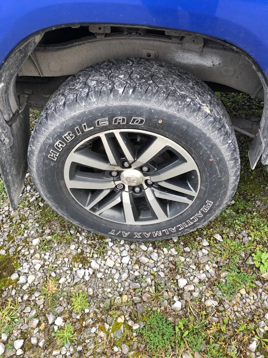 Toyota hilux - Image 4