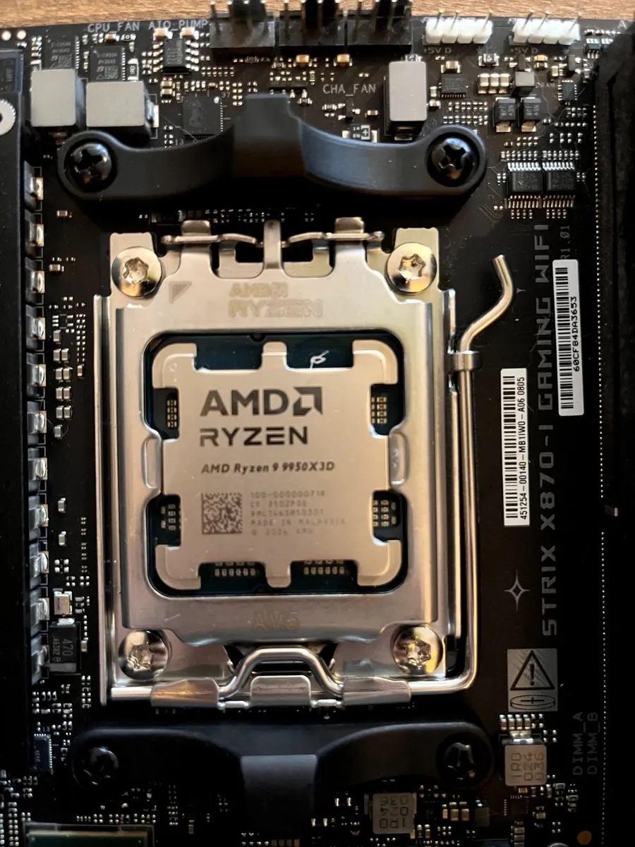 Processor CPU AMD Ryzen 9 9950X3D Like New - Image 2